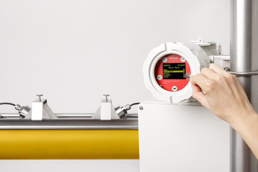 The clamp-on gas meter KATflow 180 in operation