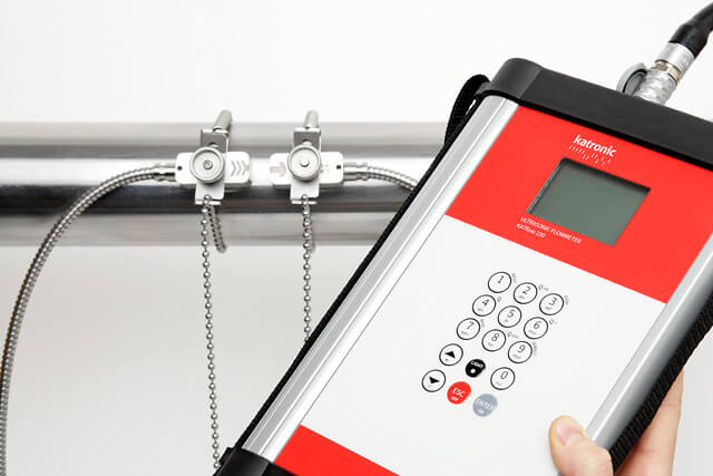 Portable ultrasonic flow meter with installed transducers