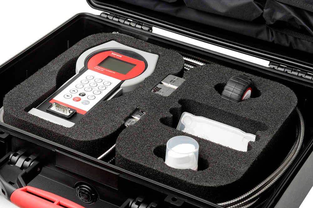 Clamp-on flow meter KATflow 200 and its accessories are neatly arranged in a robust IP 67 transport case